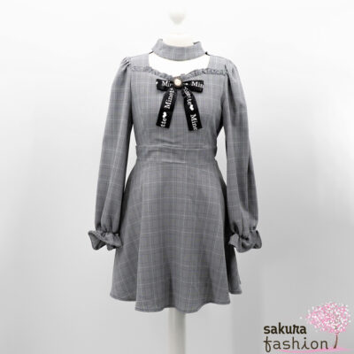Ank Rouge Kleid Schwarz Grau Kariert Choker Schleife Brosche Logo Weiß Herzausschnitt Rüsche Japan Feminin Kawaii