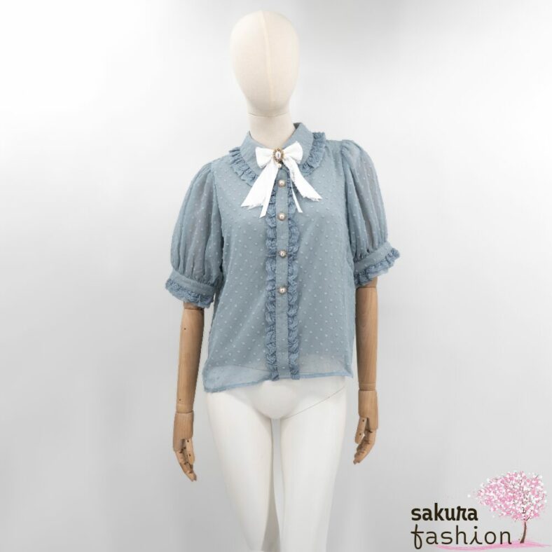 Rojita Bluse Hellblau transparent Punktemuster Bubikragen Rüschen Spitze Perlmuttknöpfe Schleife Weiß Brosche Schmuckstein Japan Kawaii dobby dot sheer blouse blue