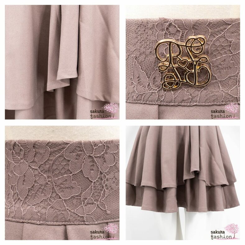 Rojita asymmetrischer ausgestellter Rock Rosa Spitzenverzierung Monogrammbrosche Gold Japan Kawaii Feminin asymmetrical flare skirt pink