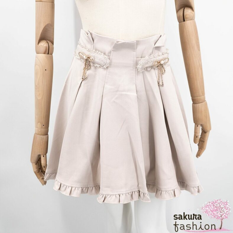 Rojita Ausgestellter Rock Elfenbeinweiß Rüschen Spitze Zierschnalle Bijou-Elemente Schleifenbrosche Glitzersteine Japan Kawaii bijou Ribbon Tacking Flared Skirt ivory